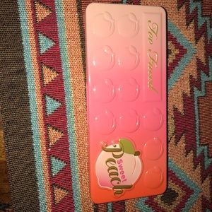 Too faced LIMITED EDITION Peach palette!